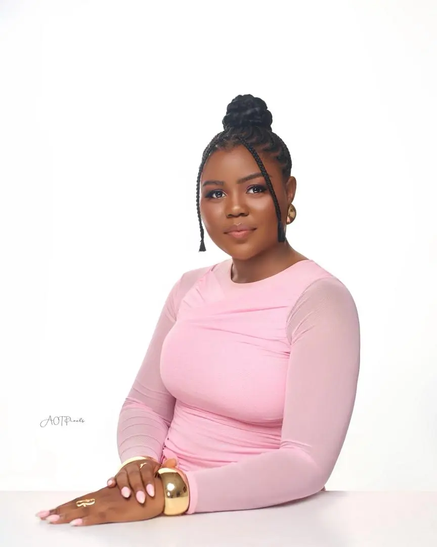 Oluwatoyin Kowe, Junior Associate